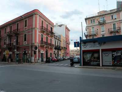 Bari, via Tunisi tra eleganza e degrado